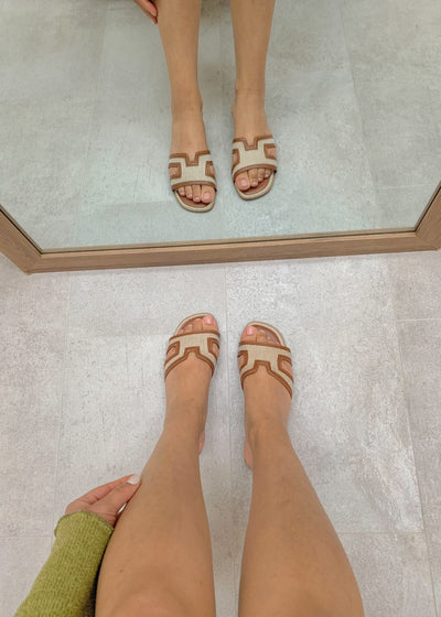 Layla™ | H-Slides