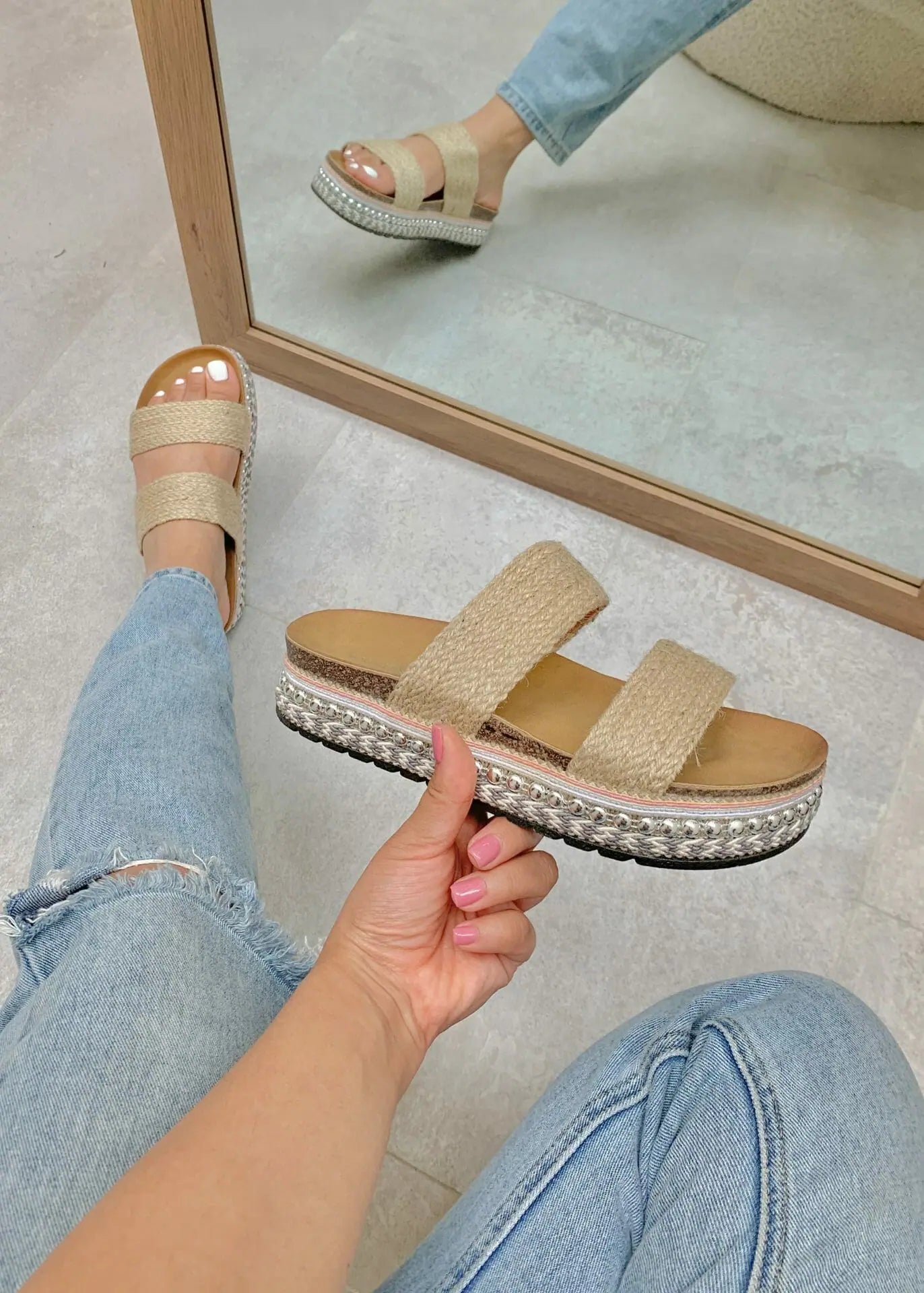 Mila™ | Elegant Slides