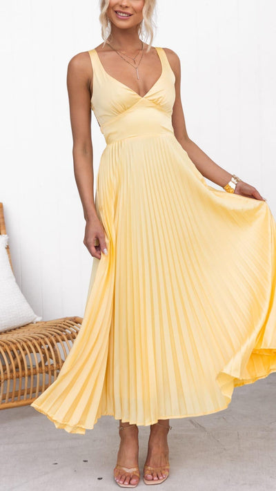 Inaya - Long Pleated Dress with V-Neck
